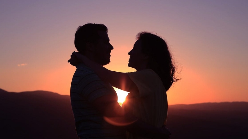 Love language là gì? 5 ngôn ngữ tình yêu giúp cặp đôi hiểu nhau hơn